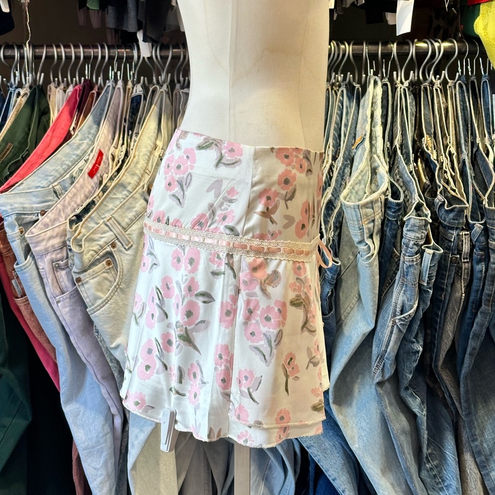KEHLANI floral prints mini skirt - Picture 2 of 4
